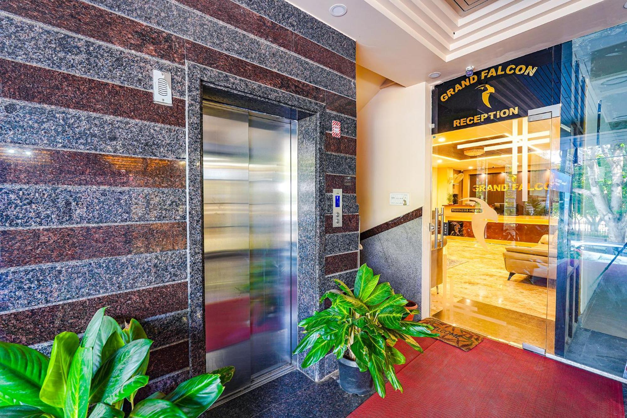 Fabhotel Grand Falcon Бенґалуру Екстер'єр фото